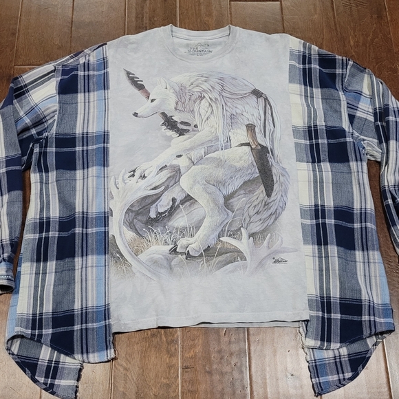 The Mountain Tops - 🚨SOLD🚨🚨The Mountain wolf tshirt flannel